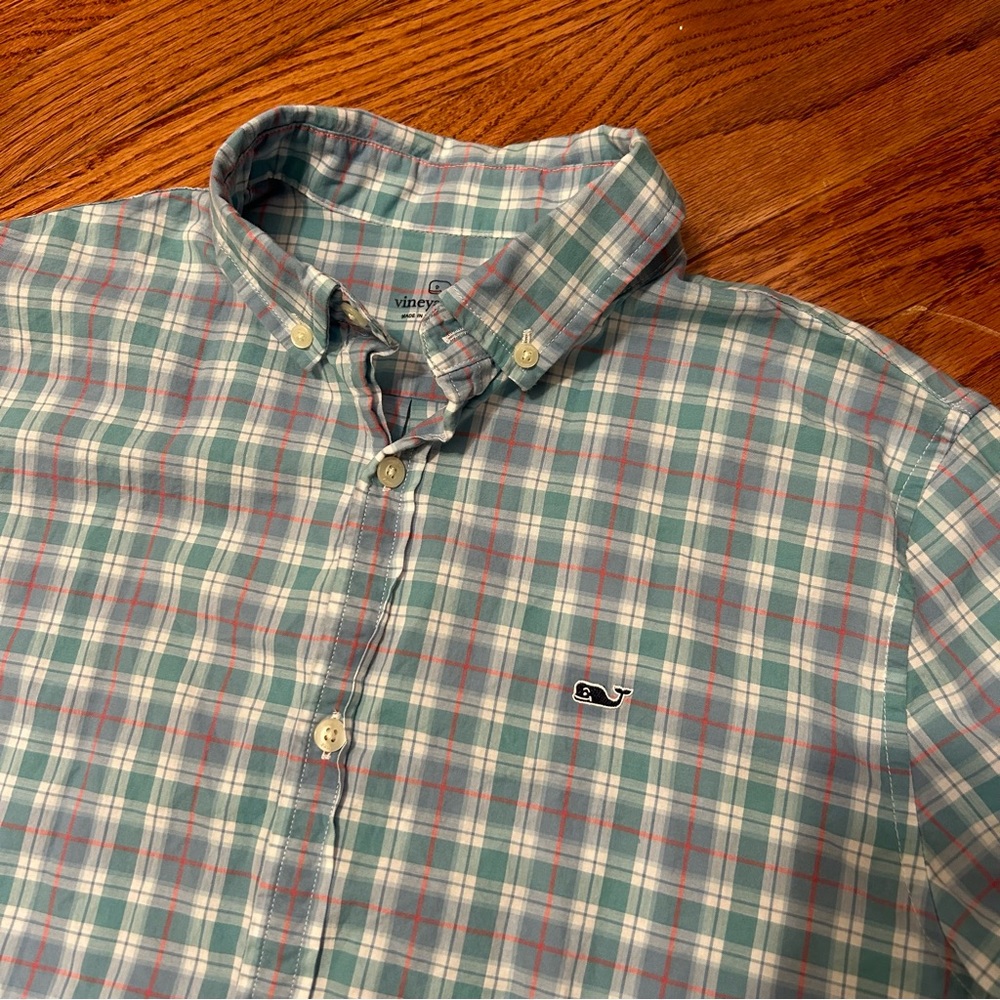 VINEYARD VINES Boys size XL  Button Down Shirt